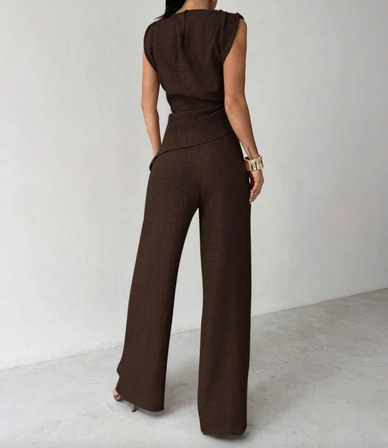 Brown High-Neck Wide-Leg Set.