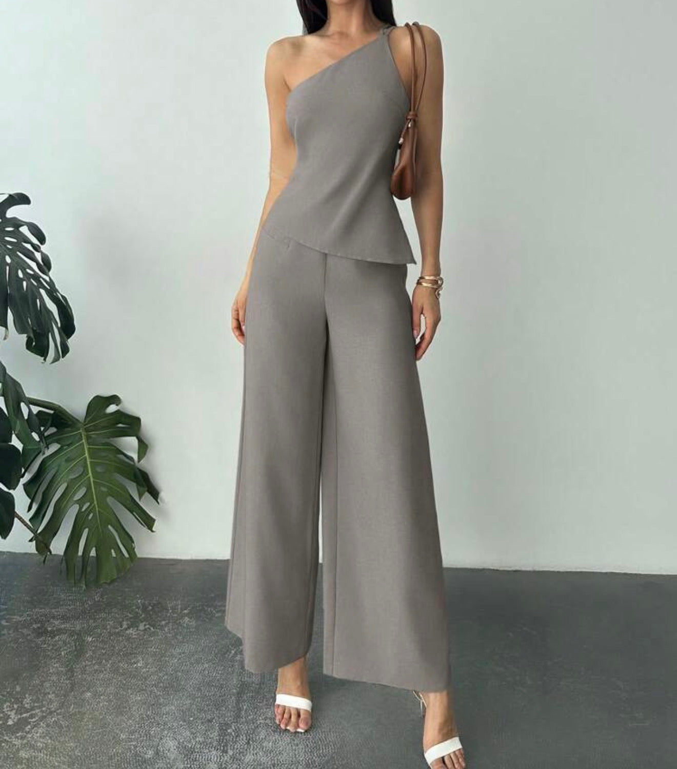 Elegant Two-Piece Gray Pants Set.